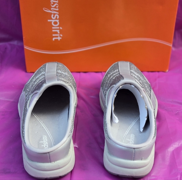 Easy Spirit Women's Silver Slip-On Mules NIB - Picture 6 of 7